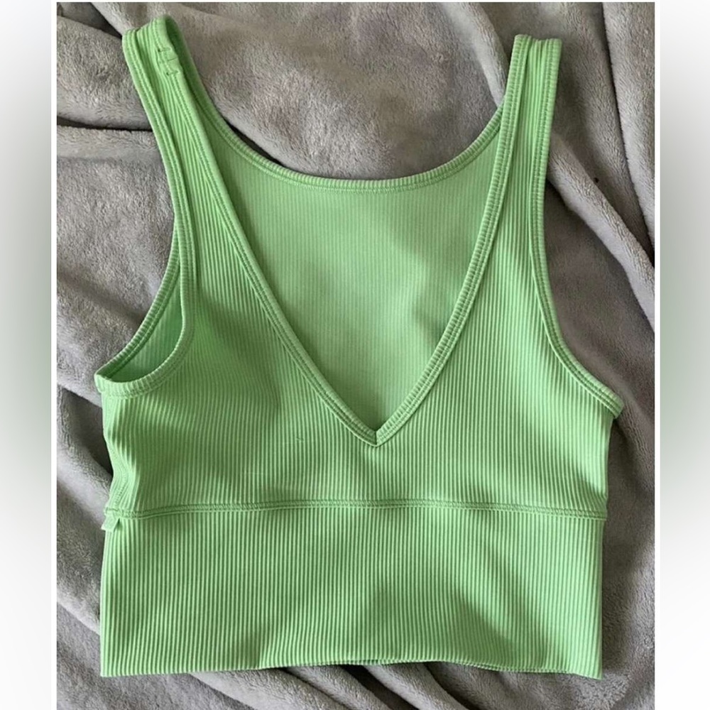 Lululemon power pivot tank.